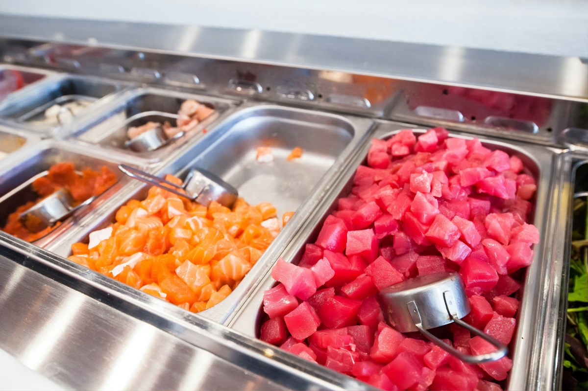 Assembly line for poke bowl