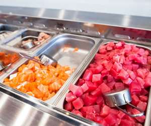 Assembly line for poke bowl